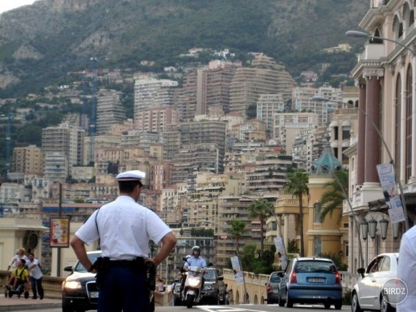 Aj v Monaku sú policajti (priznavam fotila spolužiačka :D )