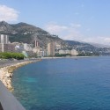 Monako, cesta od móla k pláži